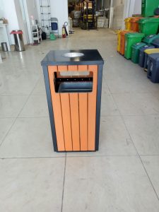 Thung-rac-op-go-ngoai-troi